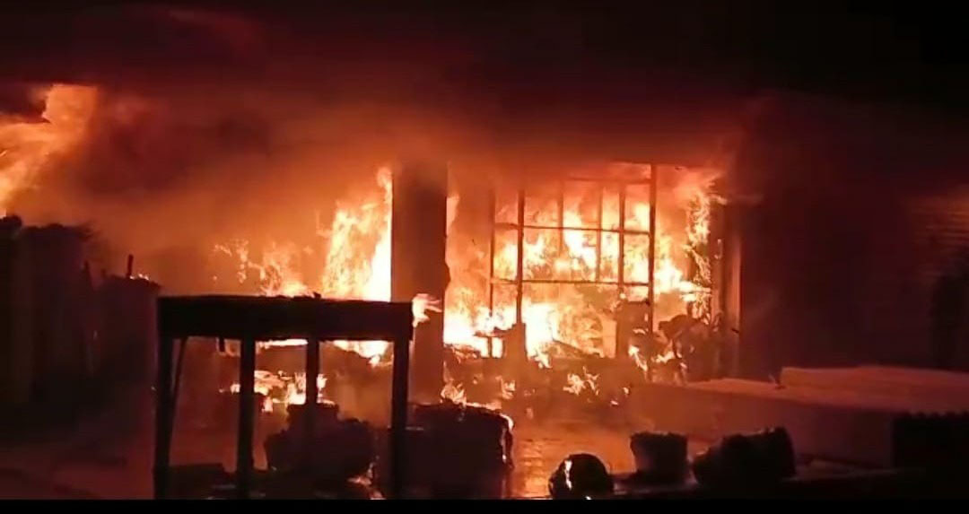 ಮುಳ್ಳಿಕಟ್ಟೆಯಲ್ಲಿ ಹಾರ್ಡ್‌ವೇರ್ ಅಂಗಡಿಗೆ ಬೆಂಕಿ