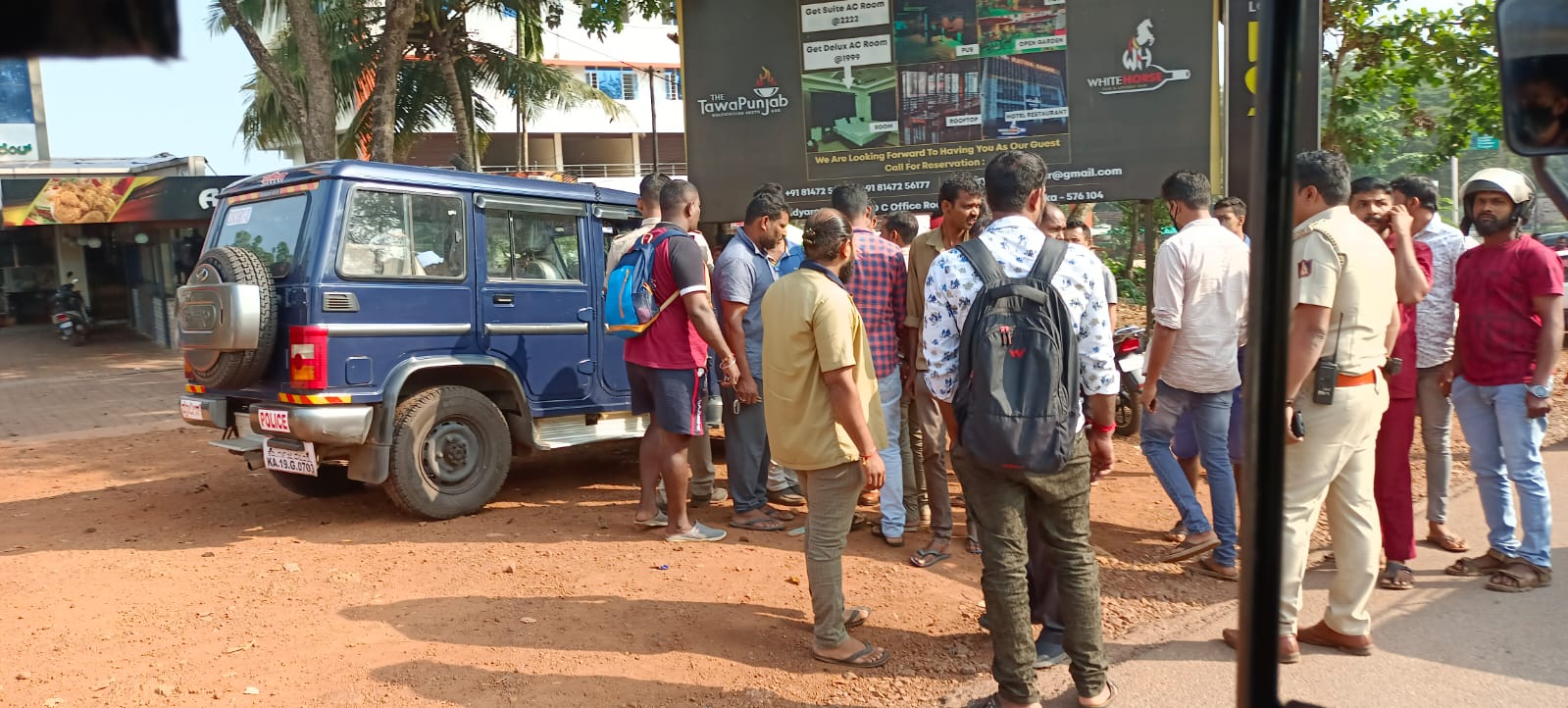 ಮೂಡುಬಿದಿರೆ: ವಿದ್ಯಾಗಿರಿಯಲ್ಲಿ ಸ್ಕೂಟರ್ ಗೆ ಪೊಲೀಸ್ ಜೀಪ್ ಢಿಕ್ಕಿ: ಸವಾರ ಗಂಭೀರ