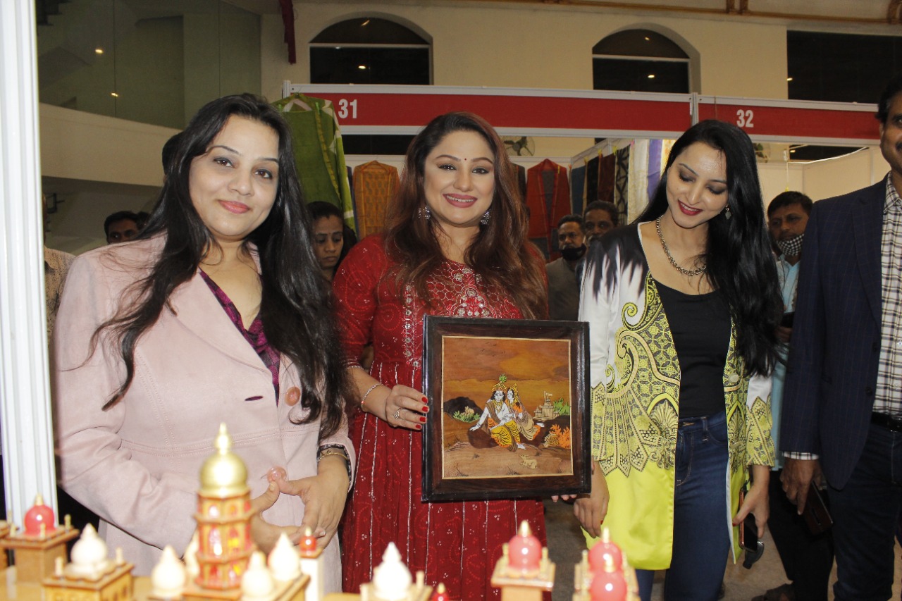 ಕಲಾಕೃತಿಗಳ ಪ್ರದರ್ಶನಕ್ಕೆ ಉತ್ತಮ ವೇದಿಕೆ ಅತ್ಯಗತ್ಯ: ನಟಿ ಪ್ರಿಯಾಂಕಾ