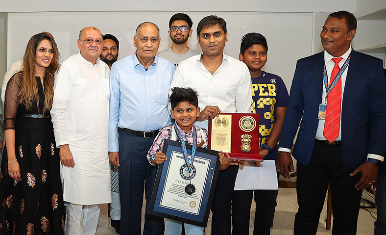 ‘100 ಚಿತ್ರಕಲೆ ರಚನೆ’: ಇಂಡಿಯಾ ಬುಕ್ ಆಫ್ ರೆಕಾರ್ಡ್ ಸೇರಿದ ಬಾಲಕ ಫರ್ಹಾನ್ ಮುಹಮ್ಮದ್