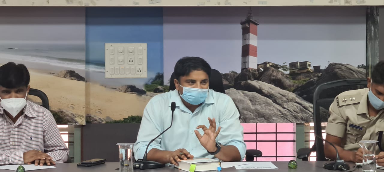 ಕಲ್ಲು ಗಣಿಗಾರಿಕೆ, ಕ್ರಷರ್‌ ಗಳ ಬಗ್ಗೆ ತಿಂಗಳೊಳಗೆ ವರದಿ ನೀಡಲು ದ.ಕ. ಜಿಲ್ಲಾಧಿಕಾರಿ ಡಾ. ರಾಜೇಂದ್ರ ಸೂಚನೆ