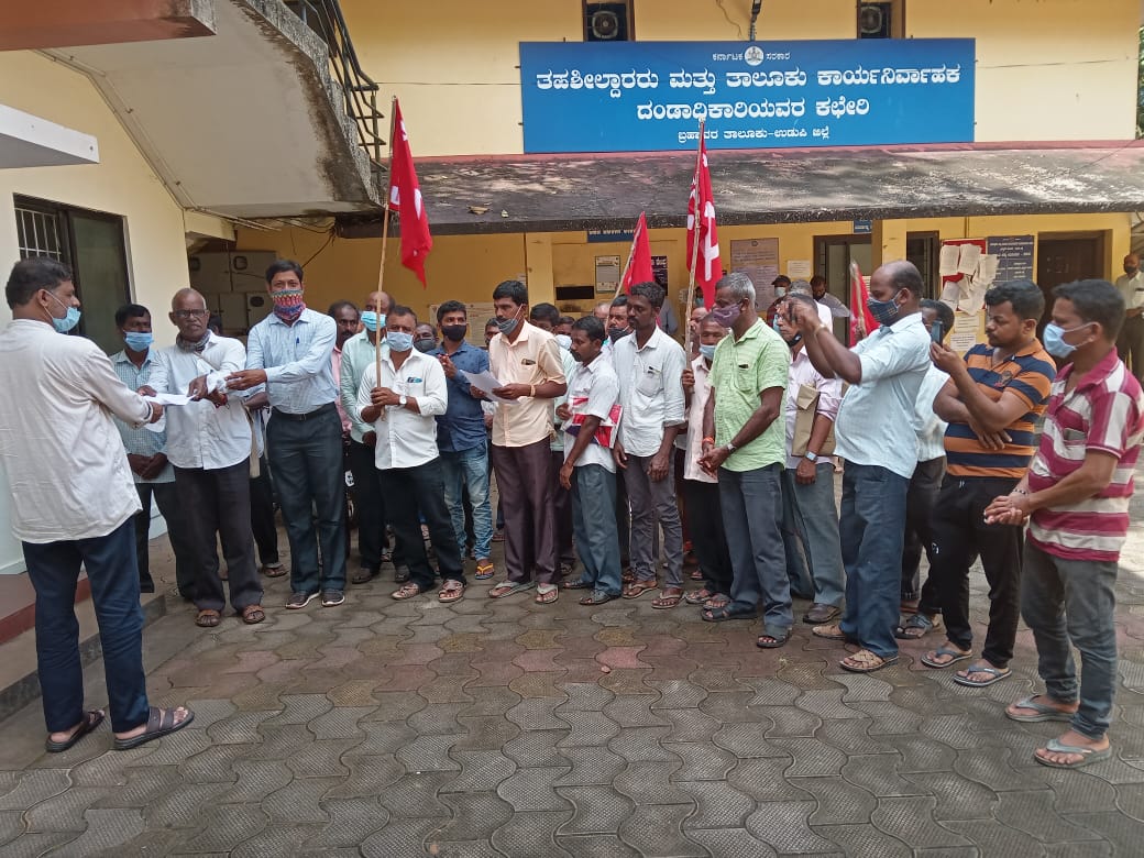 ಬ್ರಹ್ಮಾವರ: ಬೇಡಿಕೆ ಈಡೇರಿಕೆಗೆ ಕಟ್ಟಡ ಕಾರ್ಮಿಕರಿಂದ ಪ್ರತಿಭಟನೆ