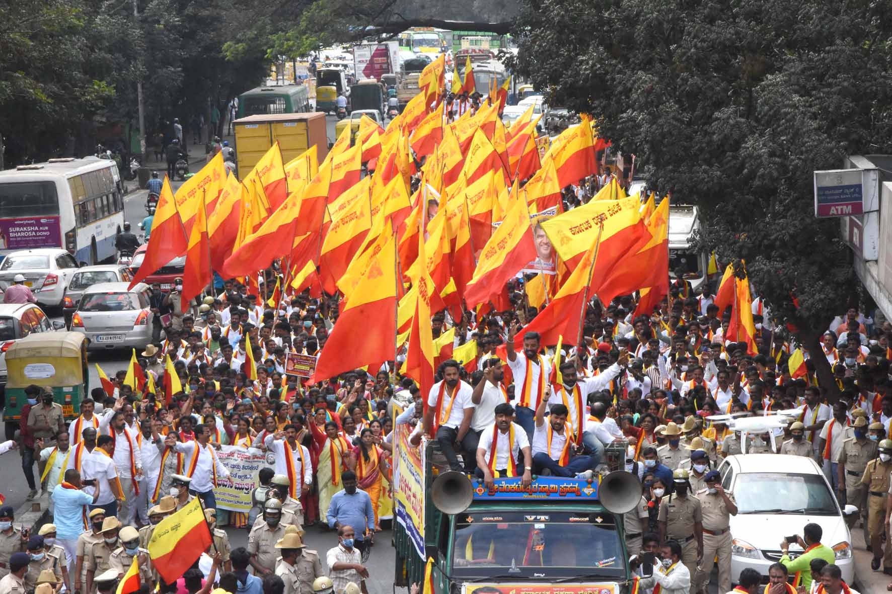 ಎಂಇಎಸ್, ಶಿವಸೇನೆ ನಿಷೇಧಕ್ಕೆ ಆಗ್ರಹಿಸಿ: ‘ಕರವೇ’ಯಿಂದ ರಾಜಭವನ ಚಲೋ