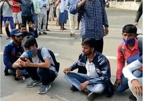 ತ್ರಿಪುರಾದಲ್ಲಿ ಯುವ ಜನರಿಂದ ಬಿಜೆಪಿ ನಾಯಕರ ವಿರುದ್ಧ ಪ್ರತಿಭಟನೆ