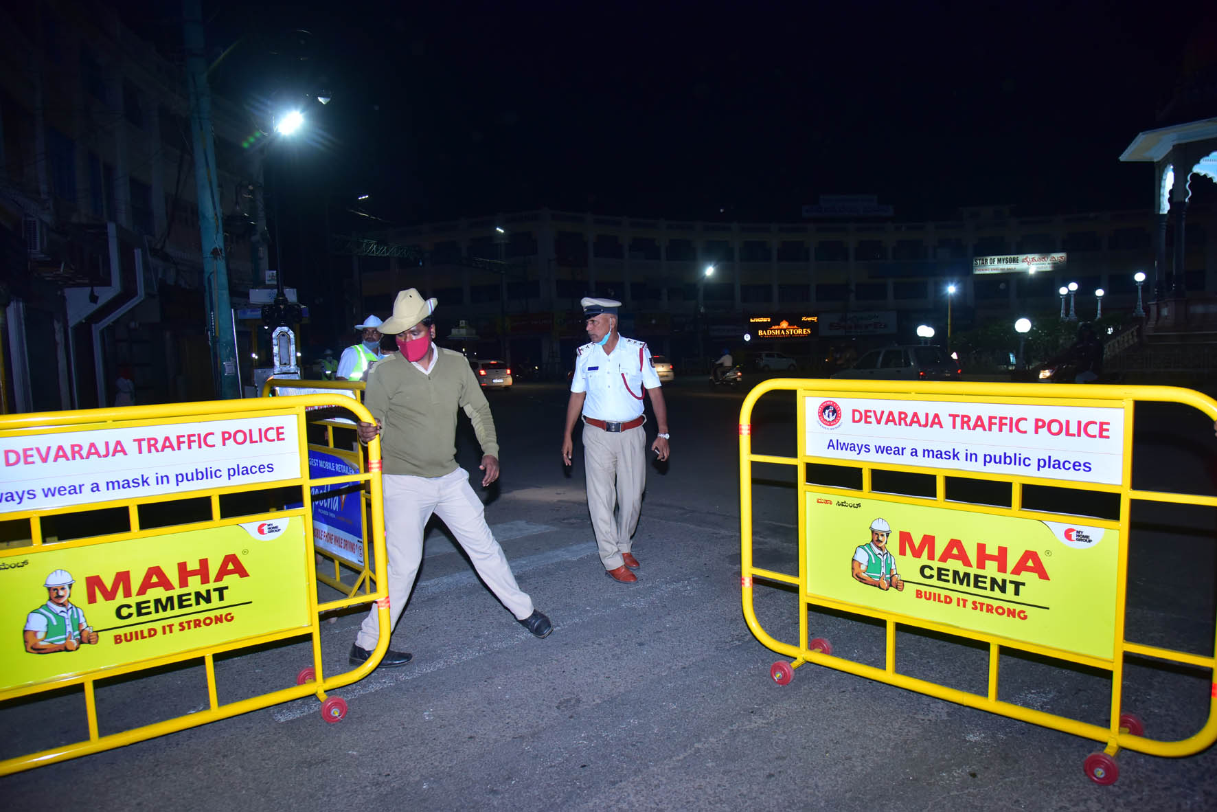 ನೈಟ್ ಕರ್ಫ್ಯೂ ಉಲ್ಲಂಘನೆ: ಬೆಂಗಳೂರಿನಲ್ಲಿ 196 ವಾಹನ ವಶಕ್ಕೆ