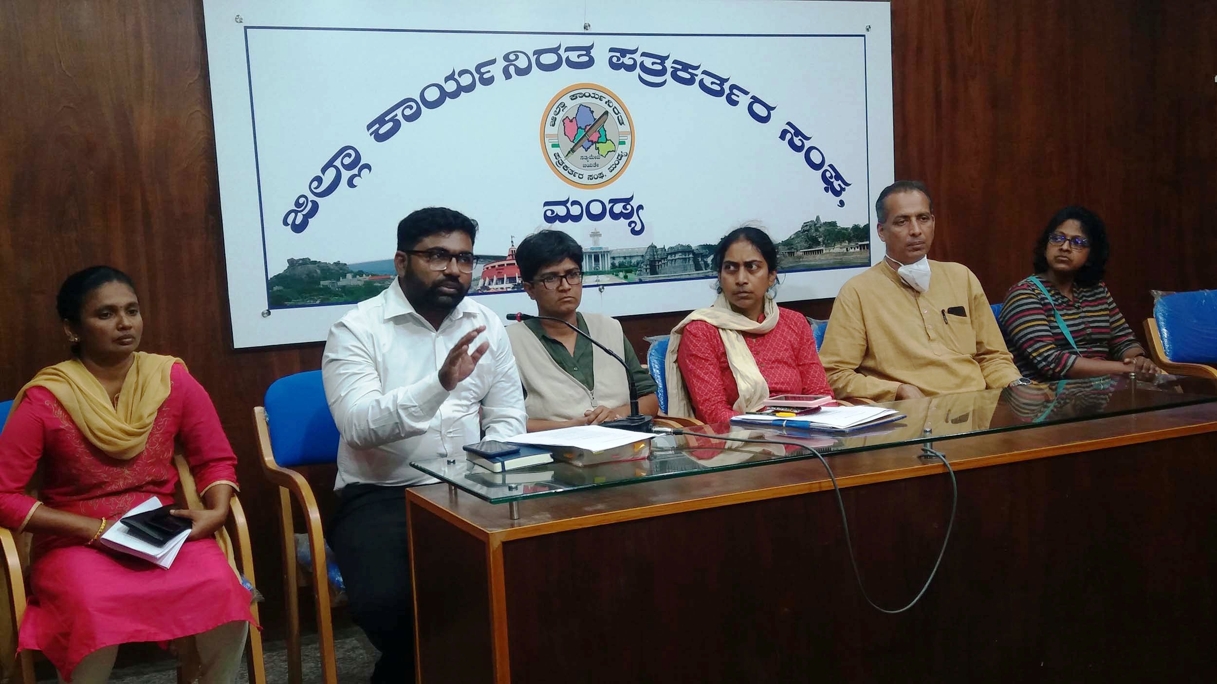 ಮಂಡ್ಯ: ಶಾಲೆಯಲ್ಲಿ ಕ್ರಿಸ್ಮಸ್ ಆಚರಣೆಗೆ ಅಡ್ಡಿಪಡಿಸಿದ ಪ್ರಕರಣ; ಆರೋಪಿಗಳ ಮೇಲೆ ಎಫ್‍ಐಆರ್ ದಾಖಲಿಸಲು ಒತ್ತಾಯ