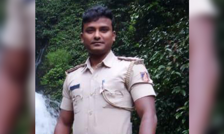 ಶಿವಮೊಗ್ಗ: ರಸ್ತೆ ಅಪಘಾತ; ಗಾಯಾಳುಗಳನ್ನು ಆಸ್ಪತ್ರೆಗೆ ಸೇರಿಸಿದ ಪಿಎಸ್‌ಐಗೆ ಜನರಿಂದ ಪ್ರಶಂಸೆ