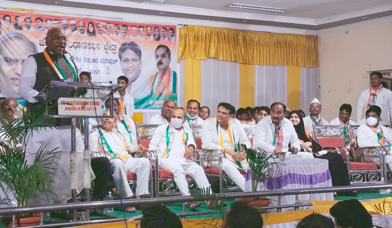 ‘ಸಬ್ ಕಾ ಸಾಥ್ ಸಬ್ ಕಾ ವಿಕಾಸ್ ಹೆಸರಿನಲ್ಲಿ ದೇಶ ಸಂಪೂರ್ಣ ನಾಶ: ಮಲ್ಲಿಕಾರ್ಜುನ ಖರ್ಗೆ