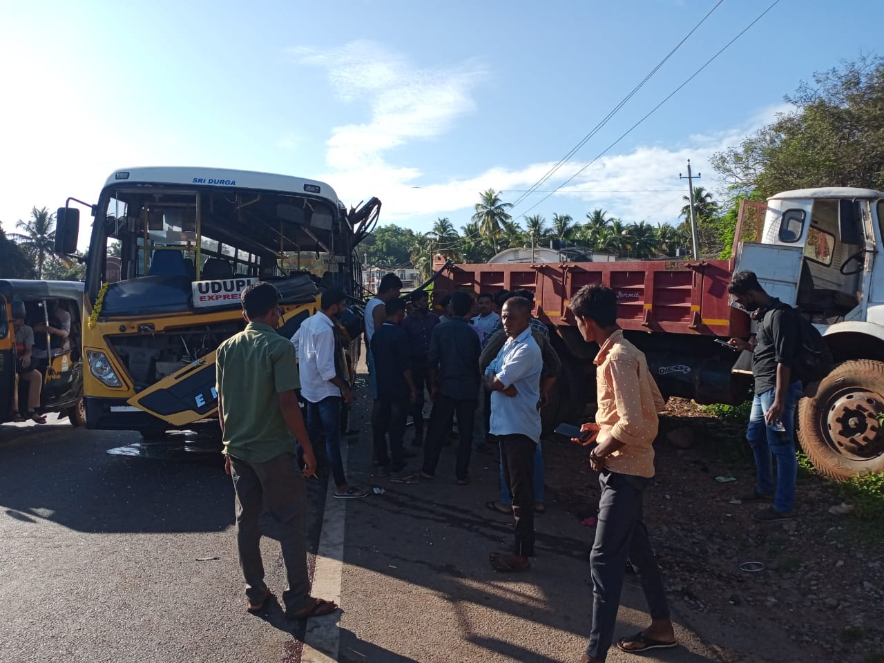 ಭಟ್ಕಳ: ರಸ್ತೆ ಅಪಘಾತ; ನಾಲ್ವರಿಗೆ ಗಾಯ