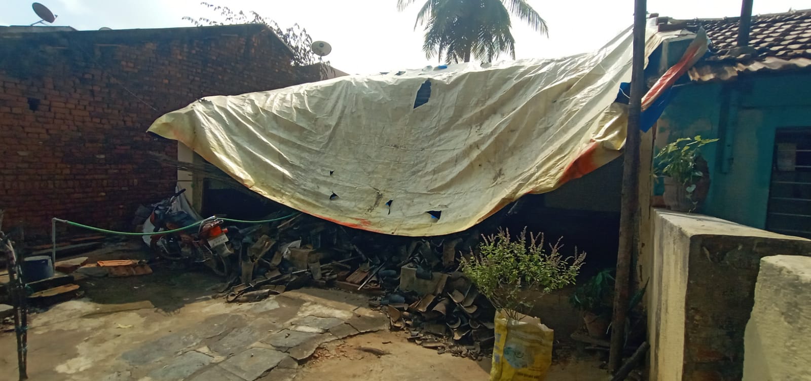 ಭಾರೀ ಮಳೆಗೆ ದಲಿತ ಮುಖಂಡ ದಿ.ಪ್ರೊ.ಬಿ.ಕೃಷ್ಣಪ್ಪರ ಮನೆ ಕುಸಿತ: ಪುನರ್ನಿರ್ಮಿಸಿ ಸ್ಮಾರಕವಾಗಿಸಲು ಒತ್ತಾಯ