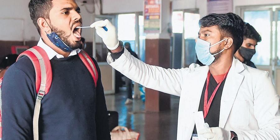 ಒಮೈಕ್ರಾನ್ ಆತಂಕ:ವಿಮಾನ ಪ್ರಯಾಣಿಕರಿಗೆ ಕೋವಿಡ್ ಪರೀಕ್ಷಾ ವರದಿ ಕಡ್ಡಾಯಗೊಳಿಸಿದ ಅಮೆರಿಕ