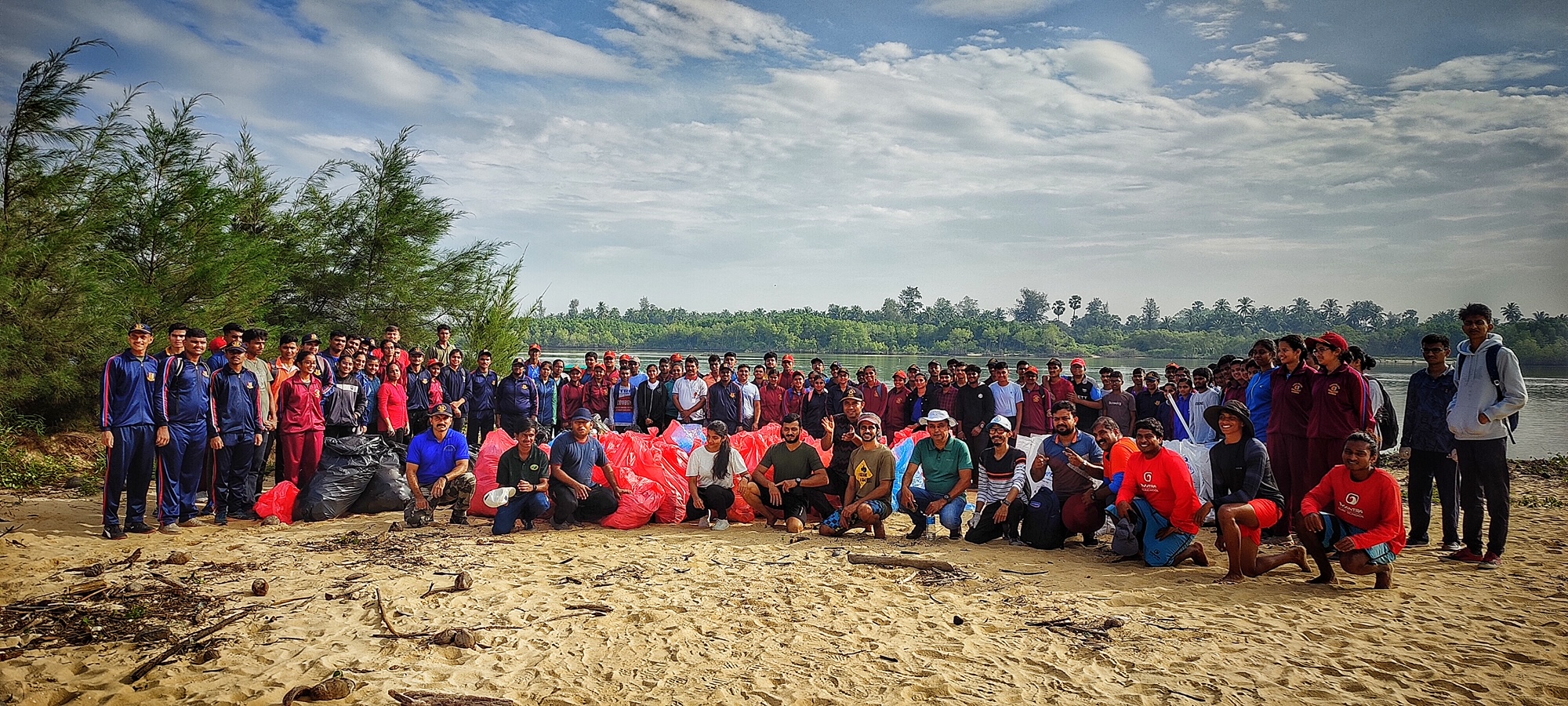 ಆಳ್ವಾಸ್ ಶಿಕ್ಷಣ ಪ್ರತಿಷ್ಠಾನದಿಂದ ಬೀಚ್ ಸ್ವಚ್ಛತಾ ಕಾರ್ಯಕ್ರಮ