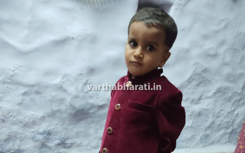 ಕಲಬುರಗಿ: ಮರಳು ಗುಡ್ಡೆಯಲ್ಲಿ ಬಾಲಕನ ಮೃತದೇಹ ಪತ್ತೆ; ಕೊಲೆ ಶಂಕೆ ಕಲಬುರಗಿ: ಮರಳು ಗುಡ್ಡೆಯಲ್ಲಿ ಬಾಲಕನ ಮೃತದೇಹ ಪತ್ತೆ; ಕೊಲೆ ಶಂಕೆ