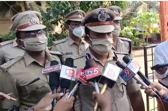 ಒಂದೇ ಕುಟುಂಬದ ನಾಲ್ವರು ಆತ್ಮಹತ್ಯೆ ಪ್ರಕರಣ: ಡೆತ್ ನೋಟ್ ಪತ್ತೆ, ಓರ್ವ ಮಹಿಳೆ ಪೊಲೀಸ್ ವಶಕ್ಕೆ