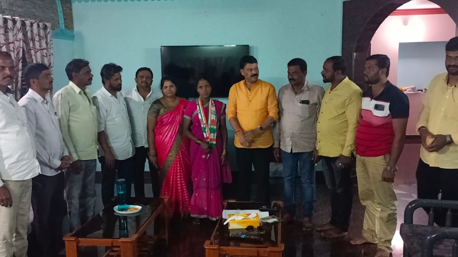 ಬೆಳಗ್ಗೆ ಬಿಜೆಪಿ ಸೇರಿ ಸಂಜೆ ಕಾಂಗ್ರೆಸ್‌ಗೆ ಮರಳಿದ ಗ್ರಾ.ಪಂ ಸದಸ್ಯೆ!