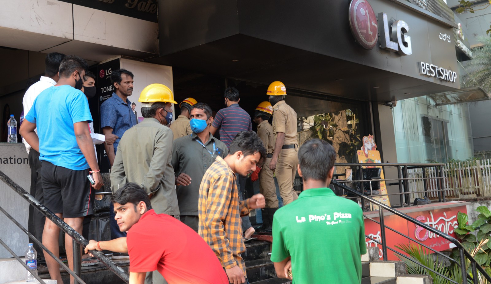 ಕಂಕನಾಡಿ: ಎಲ್‌.ಜಿ‌. ಶೋರೂಂನಲ್ಲಿ ಅಗ್ನಿ ಅನಾಹುತ, ಲಕ್ಷಾಂತರ ರೂ. ನಷ್ಟ