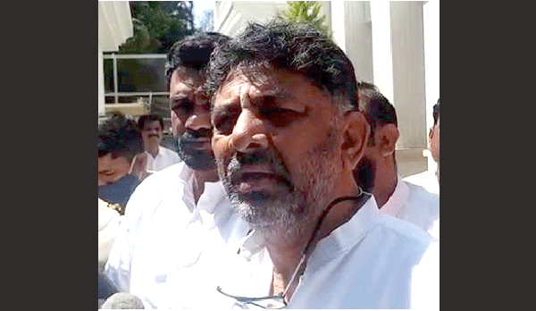 ನಮ್ಮನ್ನು ಜೈಲಿನಲ್ಲಿ ನೋಡುವ ಆಸೆ ಇದ್ದರೆ ಕಳುಹಿಸಿ: ಸಿಎಂ ವಿರುದ್ದ ಹುಟ್ಟೂರಲ್ಲಿ ಡಿಕೆಶಿ ಗುಡುಗು