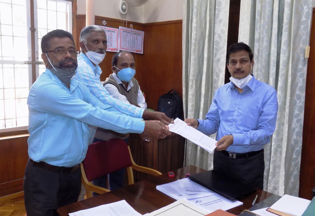 ಕೊಪ್ಪ: ಸಹಕಾರಿ ಸಾರಿಗೆ ಸಂಸ್ಥೆ ಕಾರ್ಮಿಕರ ಸಮಸ್ಯೆ ಪರಿಹಾರಕ್ಕೆ ಆಗ್ರಹಿಸಿ ಡಿಸಿಗೆ ಮನವಿ