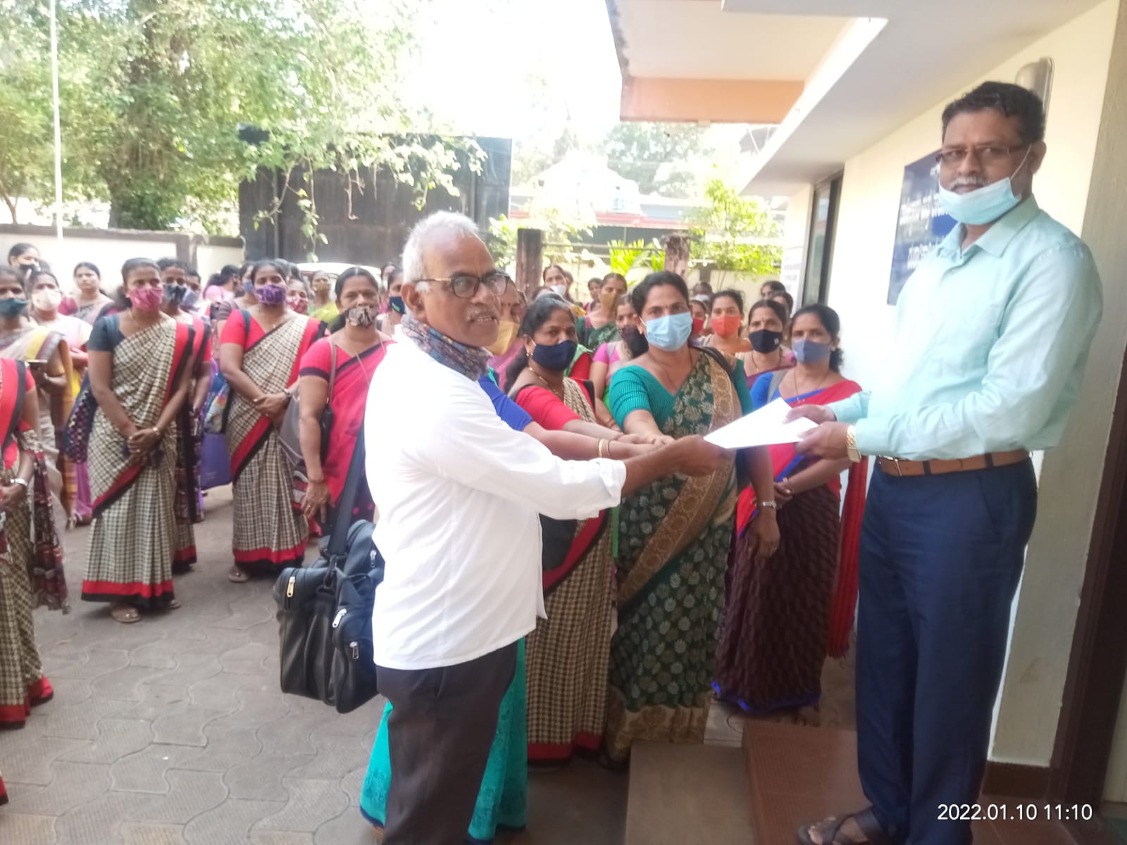 ಉಡುಪಿ ಜಿಲ್ಲೆಯ ಅಂಗನವಾಡಿ ನೌಕರರಿಂದ ಪ್ರತಿಭಟನೆ