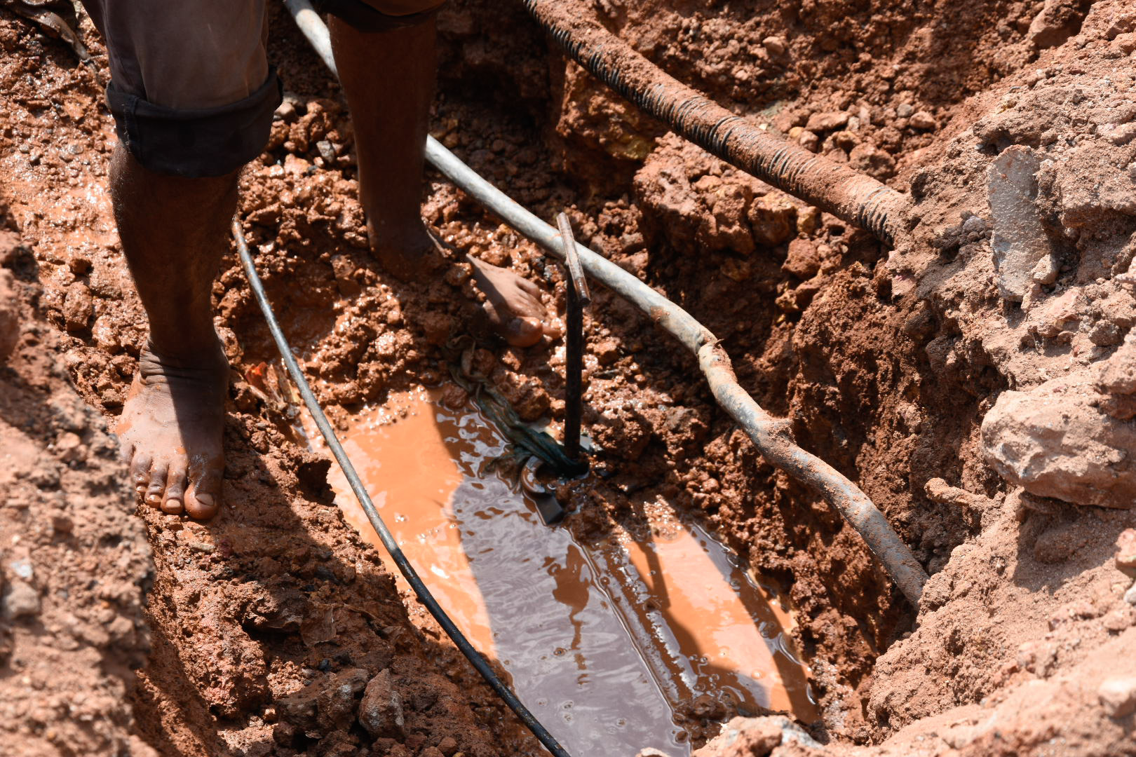 ಬೈಕಂಪಾಡಿ ಕೆಗಾರಿಕಾ ವಲಯದಲ್ಲಿ ‘ಗೇಲ್’ ಕಂಪೆನಿಯ ಅವಾಂತರ; ಹೊಂಡ ಅಗೆದಿಟ್ಟ ನೀರು ಸರಬರಾಜಿನ ಪೈಪ್‌ಲೈನ್ ಗೆ ಹಾನಿ