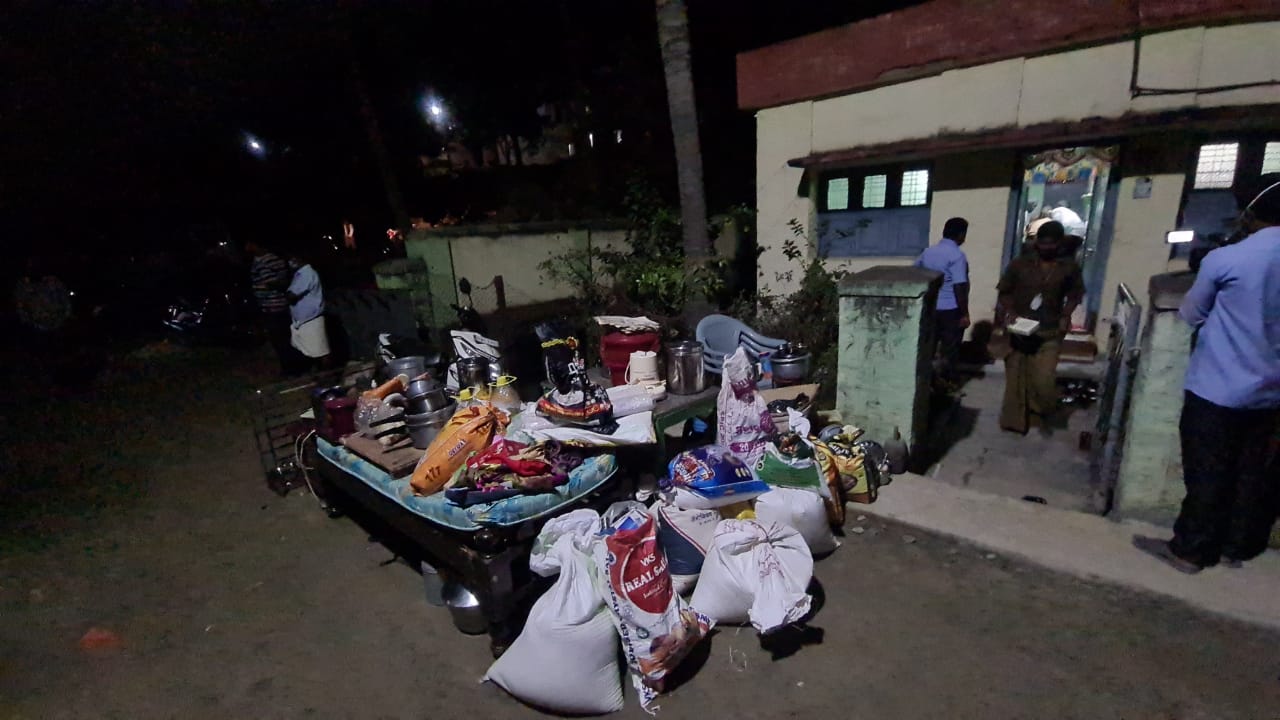 ಹನೂರು: ಮಲೆಮಹದೇಶ್ವರ ಬೆಟ್ಟ ಅಭಿವೃದ್ಧಿ ಪ್ರಾಧಿಕಾರದಿಂದ ವಸತಿಗೃಹದಲ್ಲಿದ್ದ ಕುಟುಂಬದ ಏಕಾಏಕಿ ತೆರವು: ಆರೋಪ