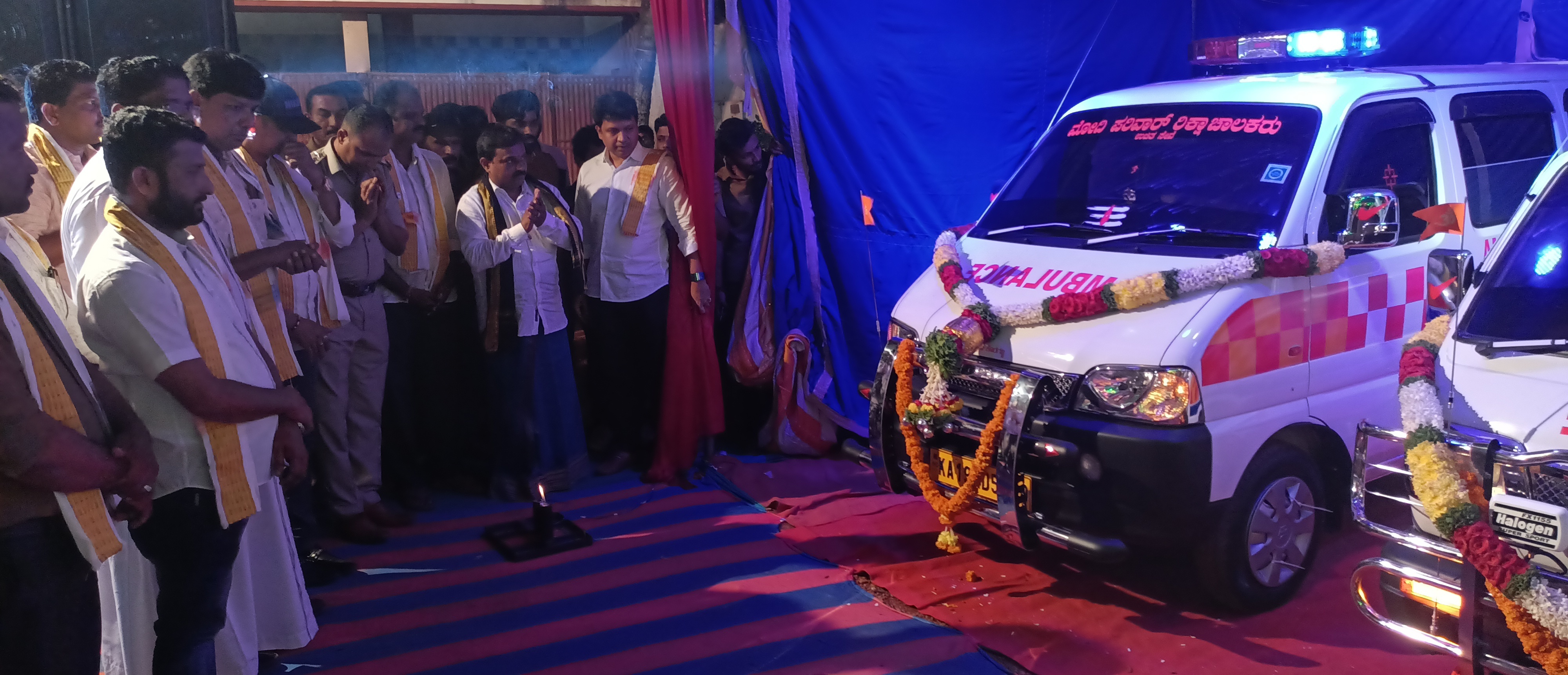 ಪೊಂಪೈ: ರಿಕ್ಷಾ ಚಾಲಕ-ಮಾಲಕರಿಂದ ಆ್ಯಂಬುಲೆನ್ಸ್ ಕೊಡುಗೆ