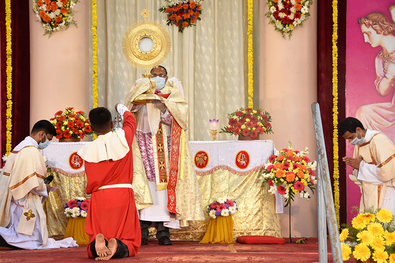 ಮಂಗಳೂರು: ಪವಿತ್ರ ಪರಮ ಪ್ರಸಾದ ಮೆರವಣಿಗೆ