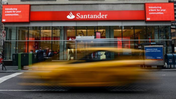 ಕ್ರಿಸ್ಮಸ್‌ ದಿನದಂದು 175 ಮಿಲಿಯನ್‌ ಡಾಲರನ್ನು ತಪ್ಪಾಗಿ ಪಾವತಿಸಿದ ಬ್ರಿಟನ್‌ ಬ್ಯಾಂಕ್;‌ ಮರುಪಾವತಿಗೆ ಹರಸಾಹಸ