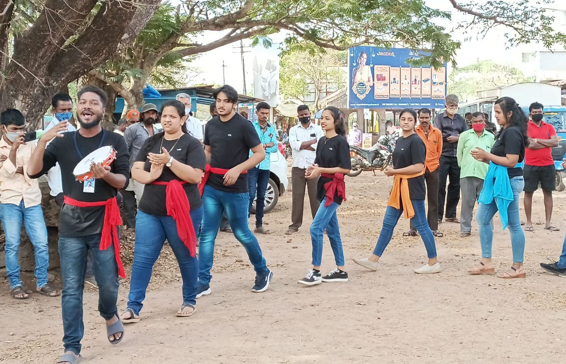 ಆರೋಗ್ಯ ಶಿಕ್ಷಣ ನೀಡುವ ಬೀದಿನಾಟಕ ಪ್ರದರ್ಶನ