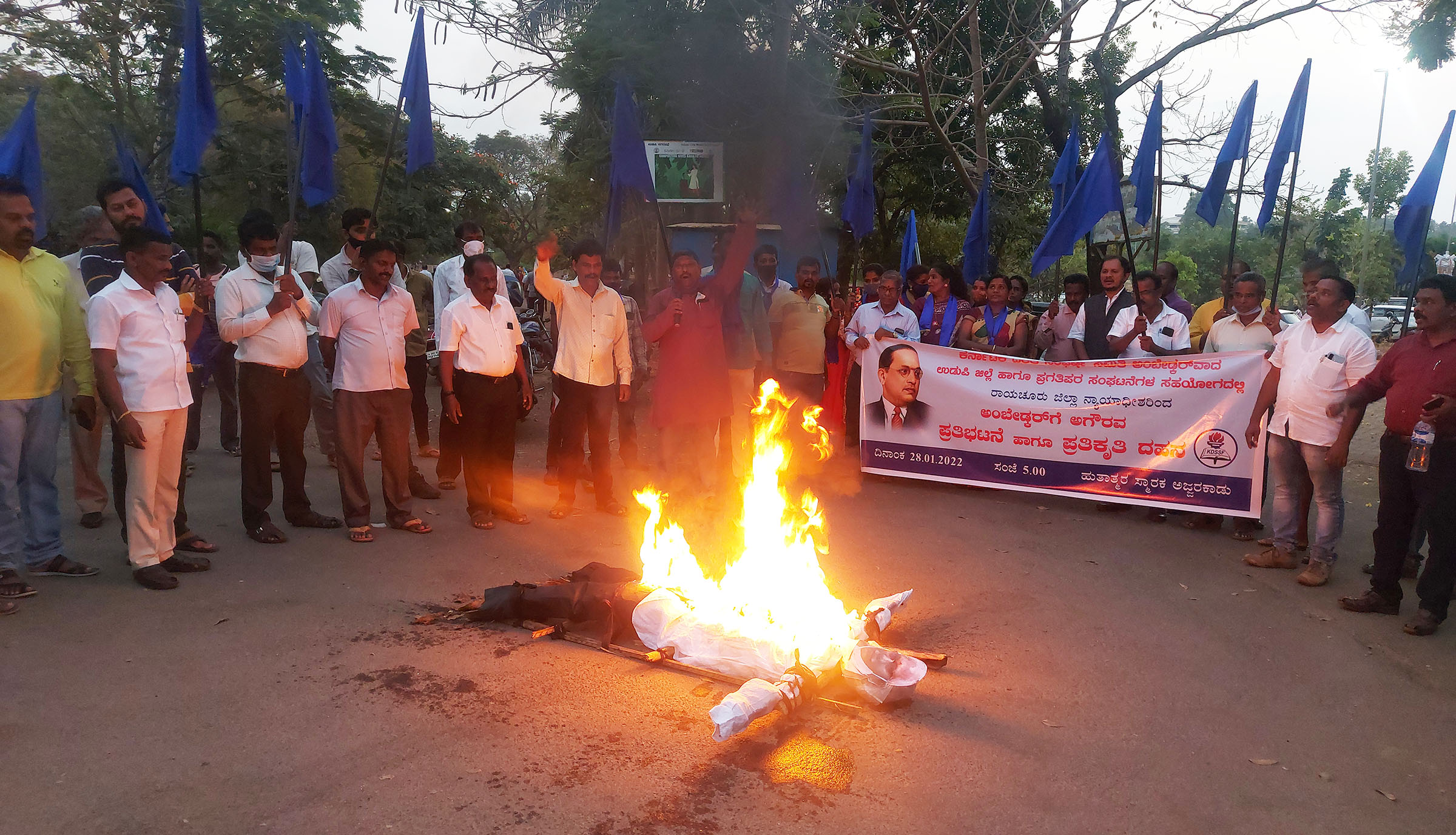 ಅಂಬೇಡ್ಕರ್ ಫೋಟೋ ತೆರವು ಗೋಲ್ವಾಳ್ಕರ್‌ವಾದಿಗಳ ಹುನ್ನಾರ: ಪ್ರೊ.ಫಣಿರಾಜ್