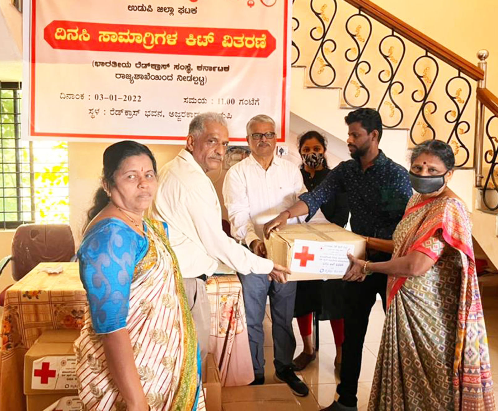 ರೆಡ್‌ಕ್ರಾಸ್‌ ನಿಂದ ಕೋವಿಡ್ ಸಂತ್ರಸ್ಥರಿಗೆ ದಿನಸಿ ಕಿಟ್‌ಗಳ ವಿತರಣೆ