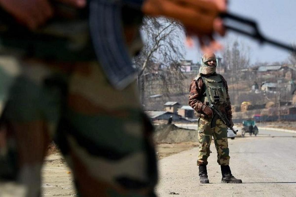 ಕಾಶ್ಮೀರದಲ್ಲಿ ಅವಳಿ ಎನ್‌ಕೌಂಟರ್: ಐವರು ಉಗ್ರರ ಹತ್ಯೆ