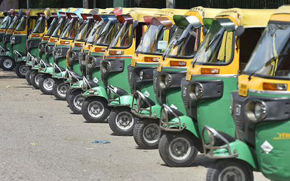 ಮನೆಯಿಂದ ಪರಾರಿಯಾಗಿದ್ದ ಬಾಲಕಿಯನ್ನು ಕುಟುಂಬದೊಂದಿಗೆ ಒಂದಾಗಿಸಿದ ಮುಂಬೈ ಆಟೋ ರಿಕ್ಷಾ ಚಾಲಕ