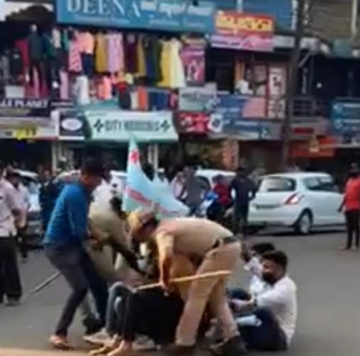ವಿಟ್ಲದಲ್ಲಿ ಸಿ.ಎಫ್.ಐ ಪ್ರತಿಭಟನೆ: ಹಲವು ಕಾರ್ಯಕರ್ತರು ಪೊಲೀಸರ ವಶಕ್ಕೆ