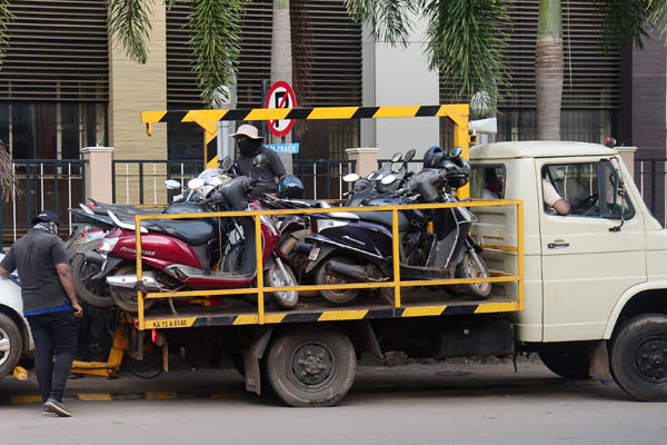 ಬೆಂಗಳೂರಿನಲ್ಲಿ ವಾಹನ ಟೋಯಿಂಗ್‍ಗೆ ತಾತ್ಕಾಲಿಕ ತಡೆ