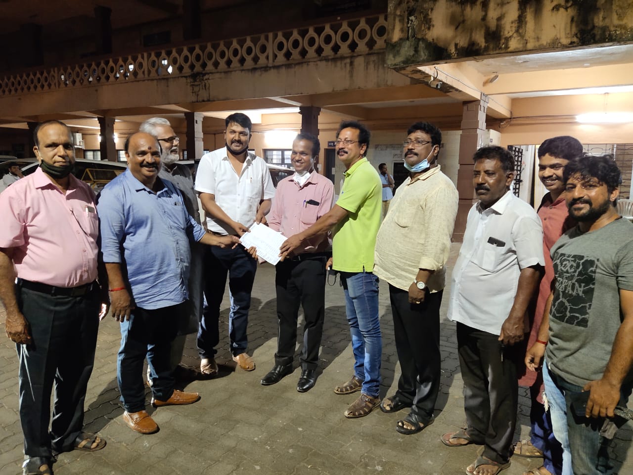 ಜಿಲ್ಲಾ ರಂಗಮಂದಿರ ನಿರ್ಮಿಸಲು ಮನವಿ