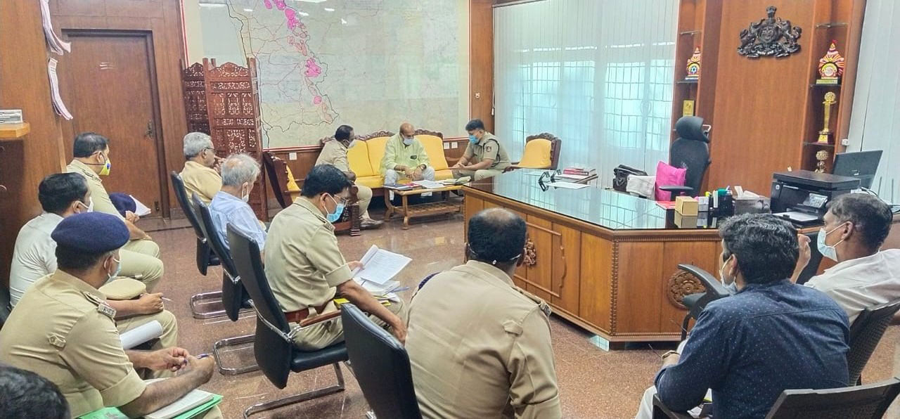 ಪರ್ಯಾಯೋತ್ಸವ: ಪೊಲೀಸ್ ಅಧಿಕಾರಿಗಳೊಂದಿಗೆ ಸಭೆ