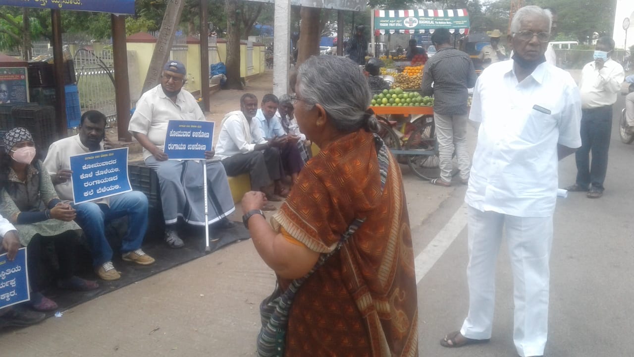 ಮೈಸೂರು: ಹದಿನೈದನೇ ದಿನಕ್ಕೆ ಕಾಲಿಟ್ಟ ರಂಗಾಯಣ ಉಳಿಸಿ ಹೋರಾಟ