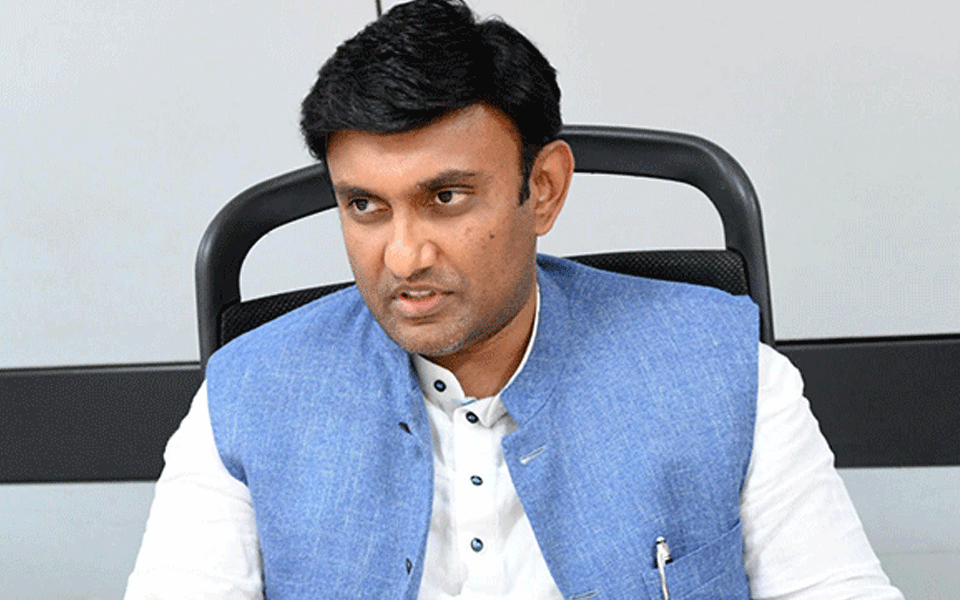 ಮುಂದಿನ 4-6 ವಾರ ಬಹಳ ಎಚ್ಚರಿಕೆಯಿಂದ ನಡೆದುಕೊಳ್ಳಬೇಕು: ಆರೋಗ್ಯ ಸಚಿವ ಡಾ. ಸುಧಾಕರ್