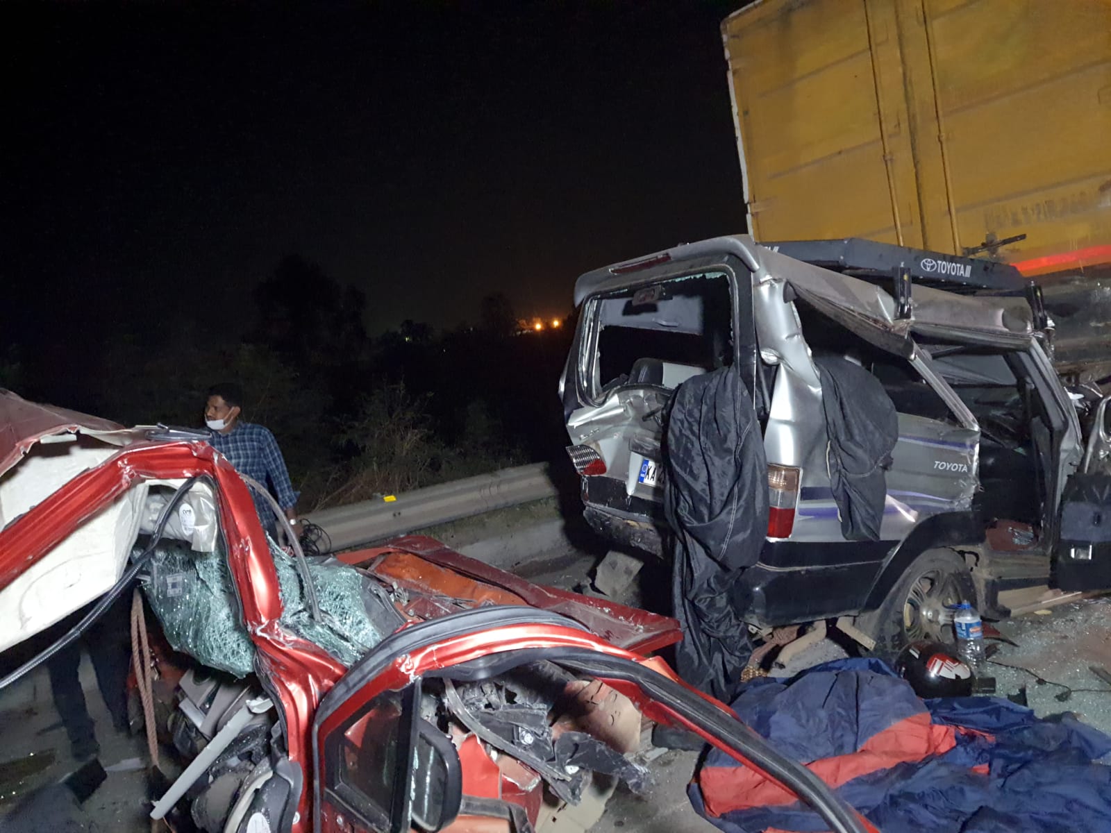 ಬೆಂಗಳೂರು: ಕಾರಿಗೆ ಲಾರಿ ಢಿಕ್ಕಿ; ಇಬ್ಬರು ಮಹಿಳೆಯರು ಸಹಿತ ನಾಲ್ವರು ಮೃತ್ಯು