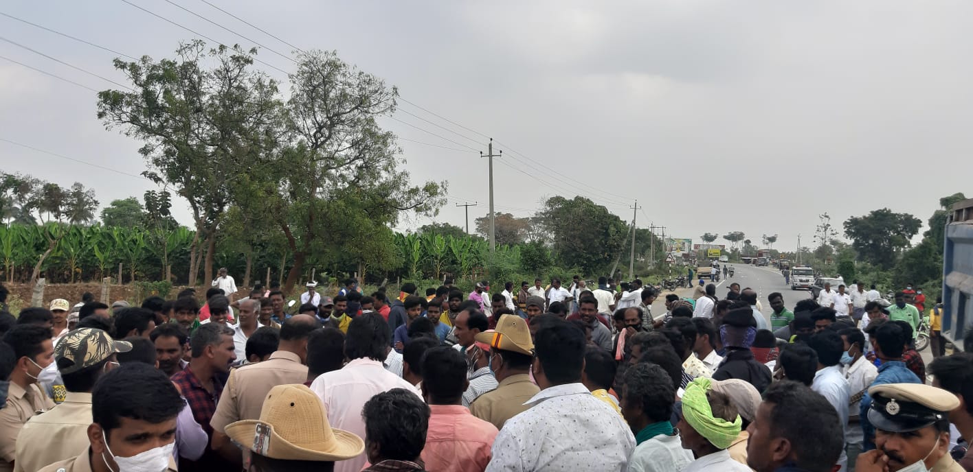 ಗುಂಡ್ಲುಪೇಟೆ : ಟಿಪ್ಪರ್ ಢಿಕ್ಕಿ;  ಬೈಕ್ ಸವಾರ ಸ್ಥಳದಲ್ಲೇ ಮೃತ್ಯು