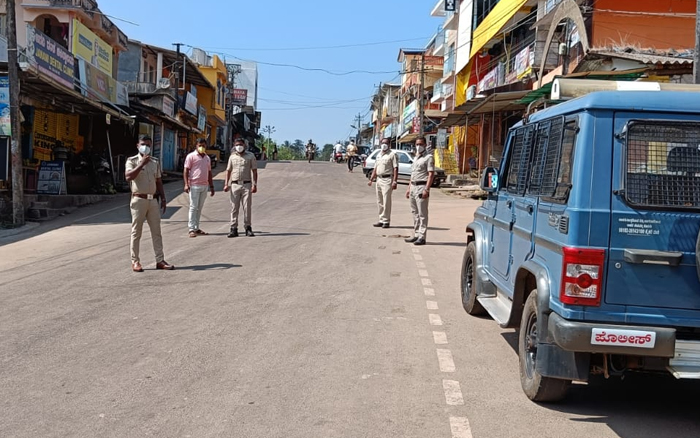 ವಾರಾಂತ್ಯ ಕರ್ಪ್ಯೂ: ಶಿವಮೊಗ್ಗದಲ್ಲಿ ಜನ ಸಂಚಾರ ವಿರಳ