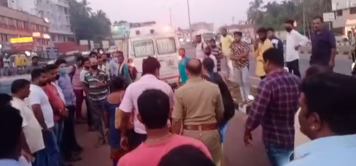 ಪಡುಬಿದ್ರೆ: ರಸ್ತೆ ಮಧ್ಯೆ ವಿದ್ಯಾರ್ಥಿಗಳ‌ ಹೊಡೆದಾಟ