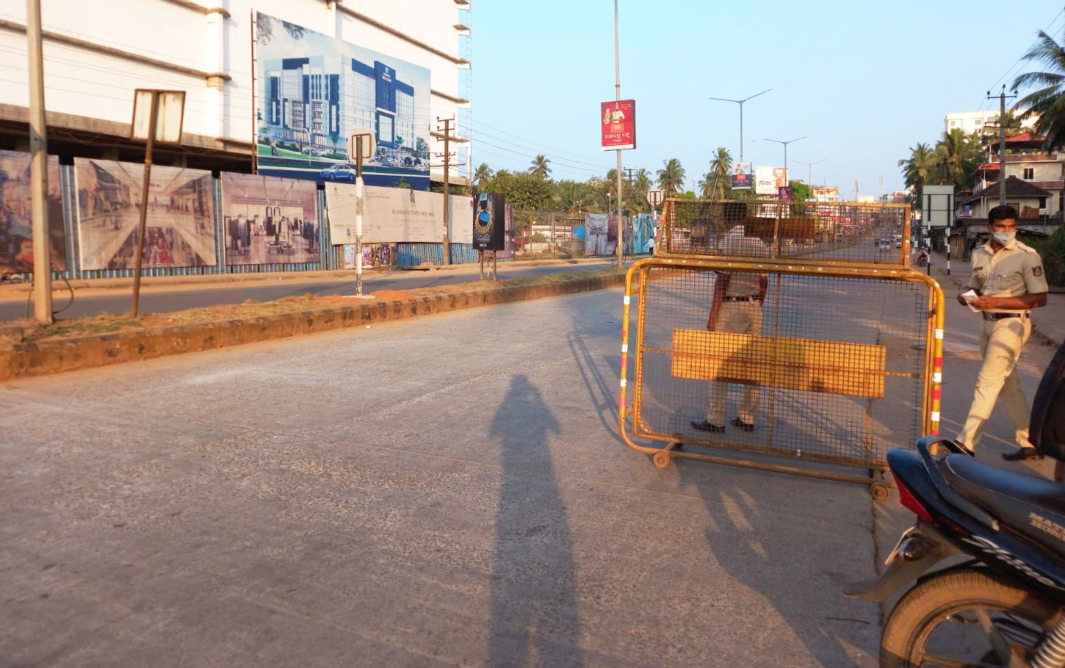 ಉಡುಪಿ ಜಿಲ್ಲೆಯಾದ್ಯಂತ ವಾರಾಂತ್ಯ ಕರ್ಫ್ಯೂ: ಪ್ರಯಾಣಿಕರ ಅಭಾವದಿಂದ ರಸ್ತೆಗಿಳಿಯದ ಶೇ.70ರಷ್ಟು ಬಸ್‌ಗಳು !