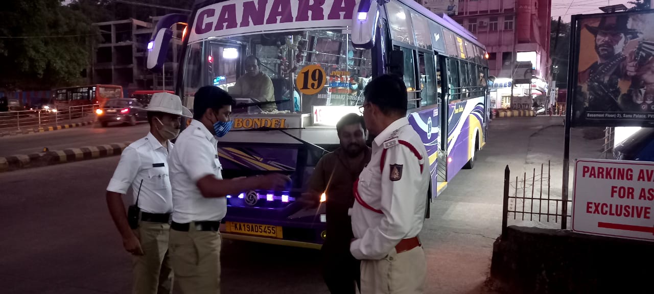 ಫುಟ್‌ ಬೋರ್ಡ್‌ನಲ್ಲಿ ಪ್ರಯಾಣ: ಬಸ್ ಕಂಡೆಕ್ಟರ್‌ಗೆ ದಂಡ