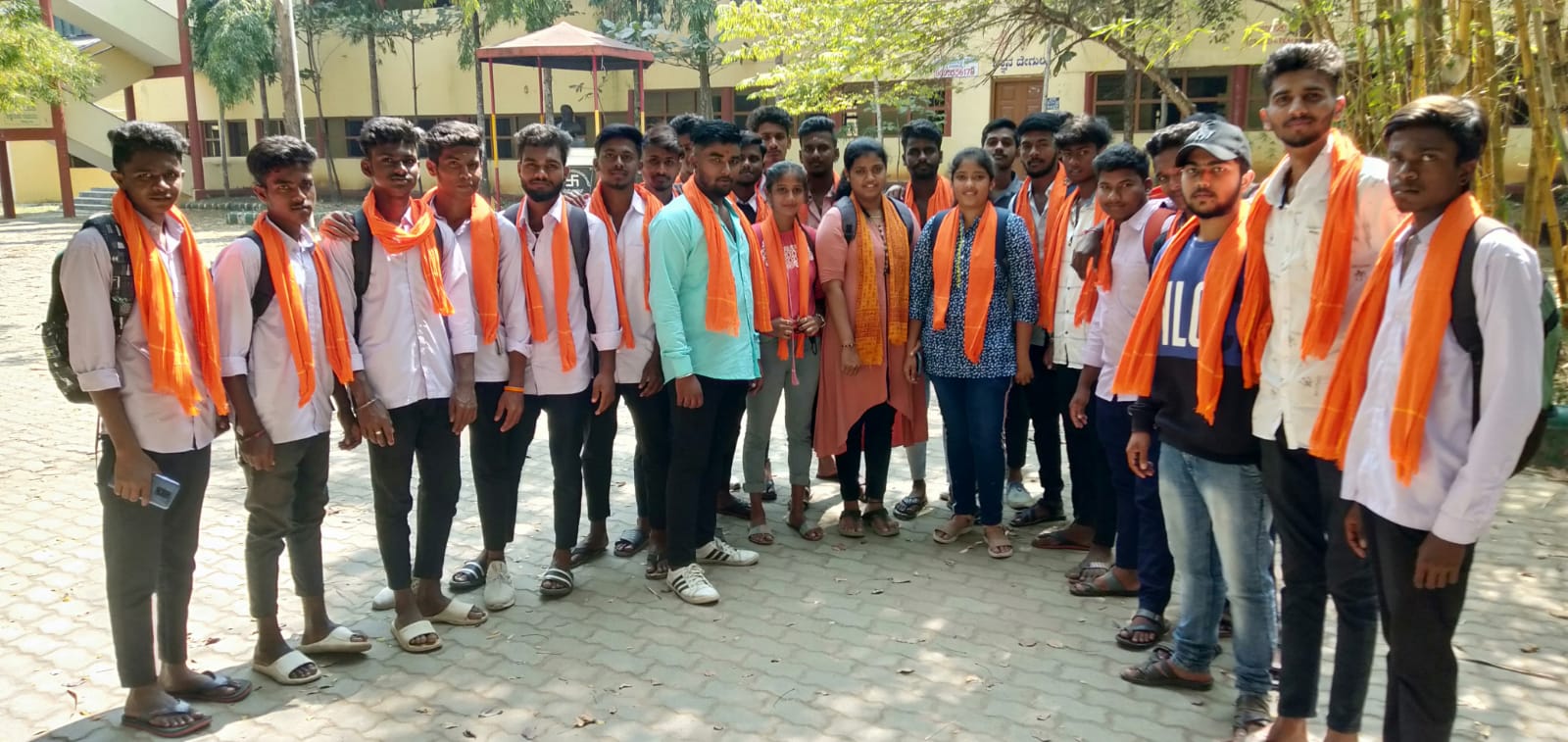 ಭದ್ರಾವತಿ: ಸರ್.ಎಂ.ವಿ.ಕಾಲೇಜಿನಲ್ಲಿ ಕೇಸರಿ ಶಾಲು- ಸ್ಕಾರ್ಫ್ ವಿವಾದ