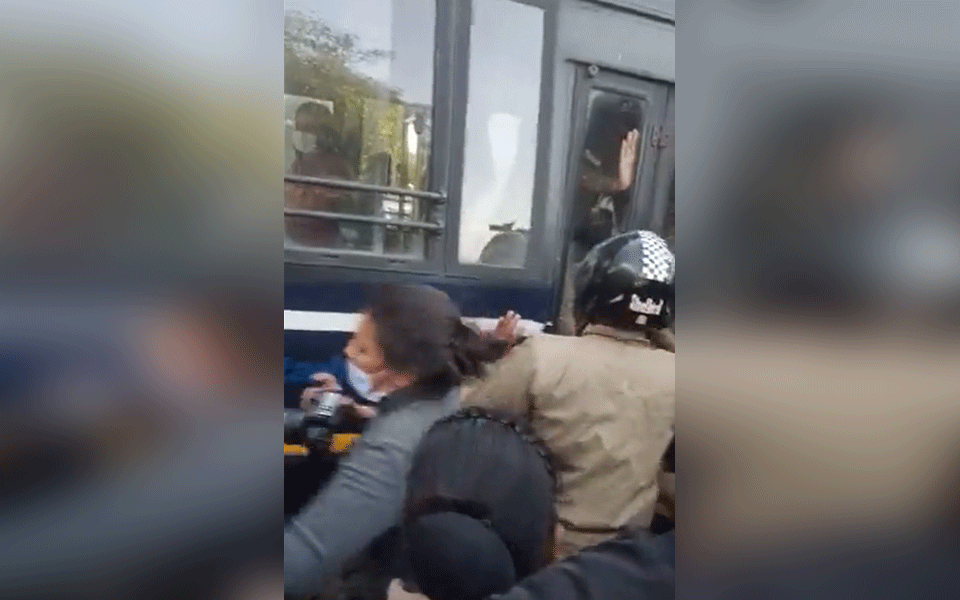 ಹೊಸದಿಲ್ಲಿ: ಹಿಜಾಬ್‌ ಬೆಂಬಲಿಸಿ‌ ಪ್ರತಿಭಟನೆಗೆ ಸಜ್ಜಾಗಿದ್ದ ವಿದ್ಯಾರ್ಥಿಗಳು ಪೊಲೀಸ್‌ ವಶಕ್ಕೆ