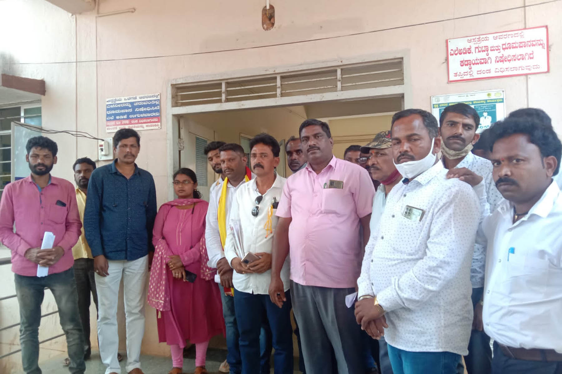 ಸಾಗರ: ಪ್ರತಿಭಟನಾ ನಿರತ ಬ್ಯಾಂಕ್ ಮಿತ್ರ ಉದ್ಯೋಗಿ ಆತ್ಮಹತ್ಯೆಗೆ ಯತ್ನ