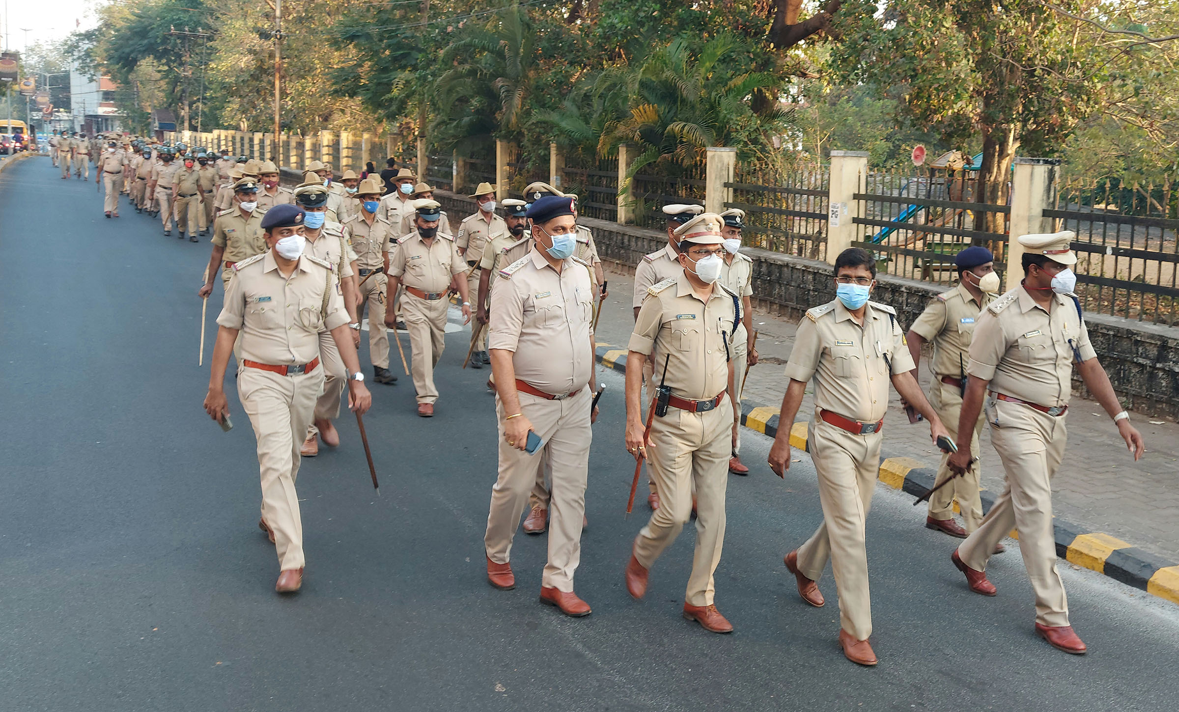 ಹಿಜಾಬ್- ಕೇಸರಿ ಶಾಲು ವಿವಾದ; ಉಡುಪಿ ಜಿಲ್ಲೆಯಾದ್ಯಂತ ಪೊಲೀಸರಿಂದ ಪಥಸಂಚಲ