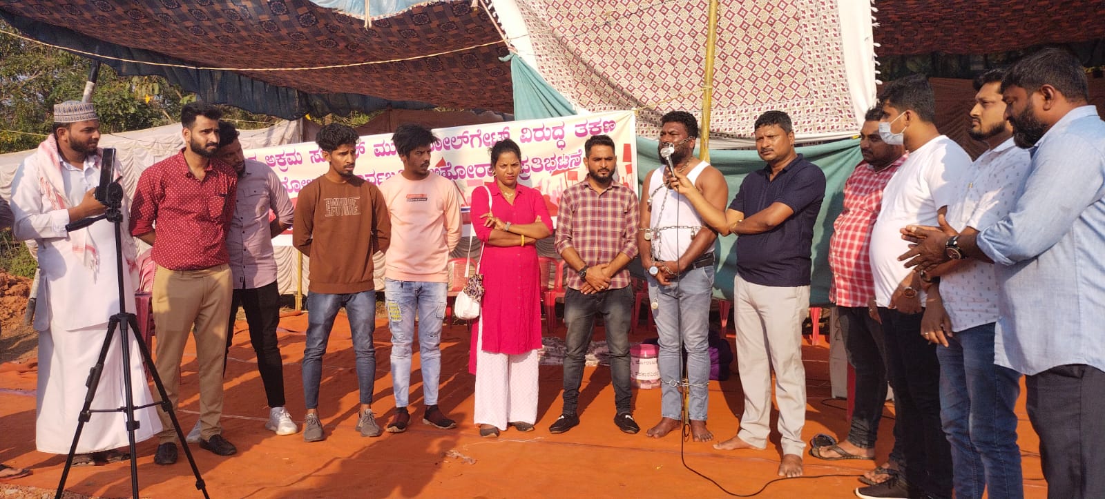 ಸುರತ್ಕಲ್ ಟೋಲ್‌ಗೇಟ್ ವಿರೋಧಿಸಿ ವಿಶಿಷ್ಟ ರೀತಿಯಲ್ಲಿ ಪ್ರತಿಭಟಿಸಿದ ಆಸೀಫ್ ಆಪತ್ಭಾಂಧವ